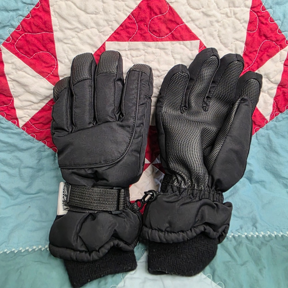 N Ice Caps Kids Youth L/XL Black 3M Thinsulate Waterproof Winter Snow Gloves
